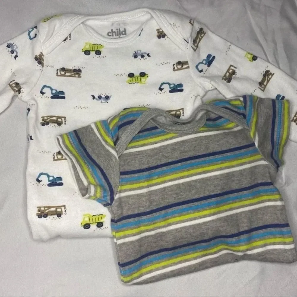 One long sleeve and one short sleeve onesie size 0-3M